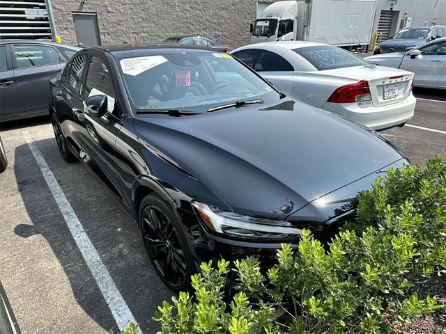 2022 Volvo S60 Black Edition R-Design