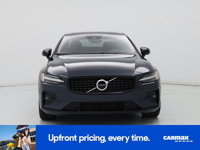 2022 Volvo S60 Momentum