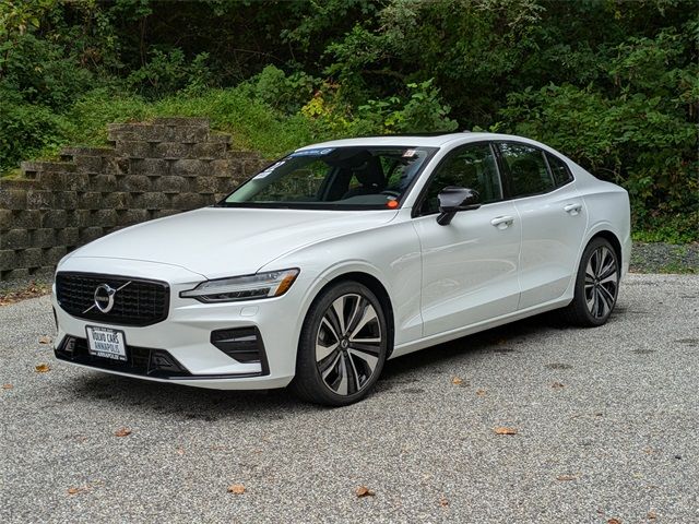 2022 Volvo S60 Momentum