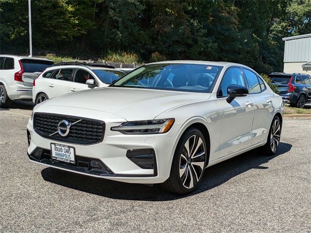 2022 Volvo S60 Momentum