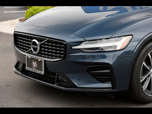 2022 Volvo S60 Momentum