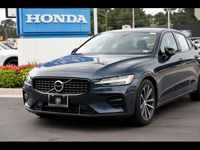 2022 Volvo S60 Momentum