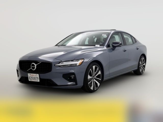 2022 Volvo S60 Momentum