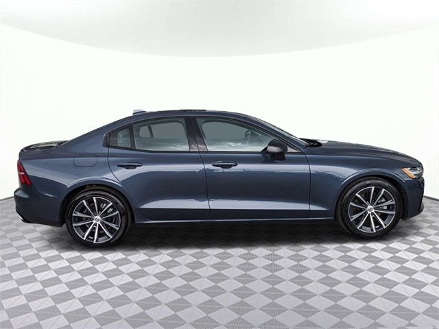 2022 Volvo S60 Momentum