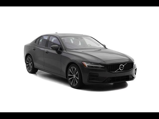 2022 Volvo S60 Momentum