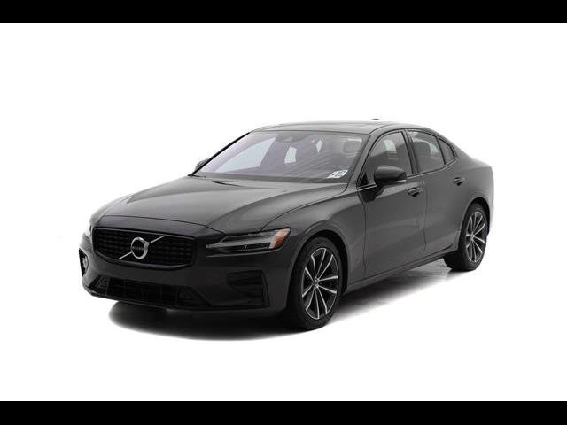 2022 Volvo S60 Momentum