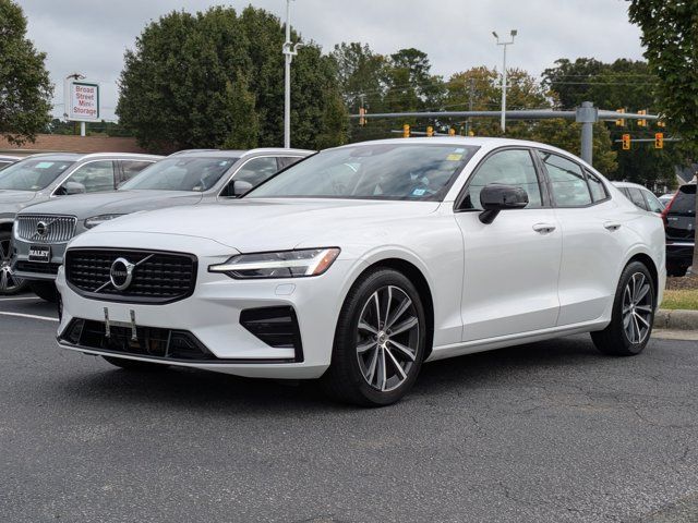 2022 Volvo S60 Momentum