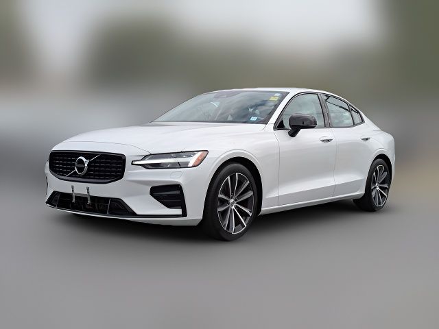 2022 Volvo S60 Momentum