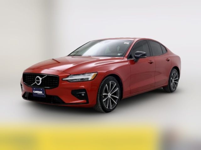 2022 Volvo S60 Momentum