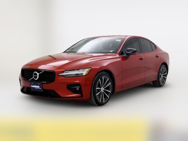 2022 Volvo S60 Momentum