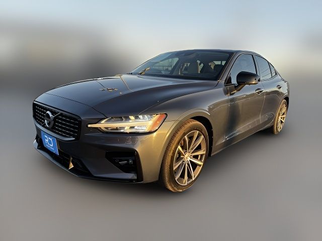 2022 Volvo S60 Momentum