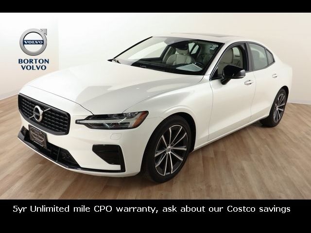 2022 Volvo S60 Momentum