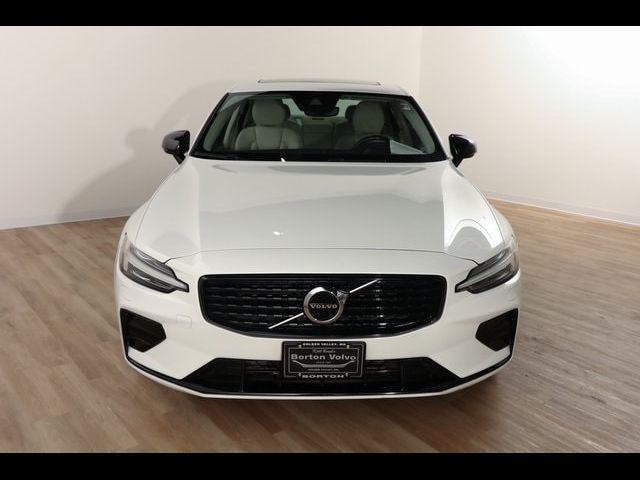 2022 Volvo S60 Momentum