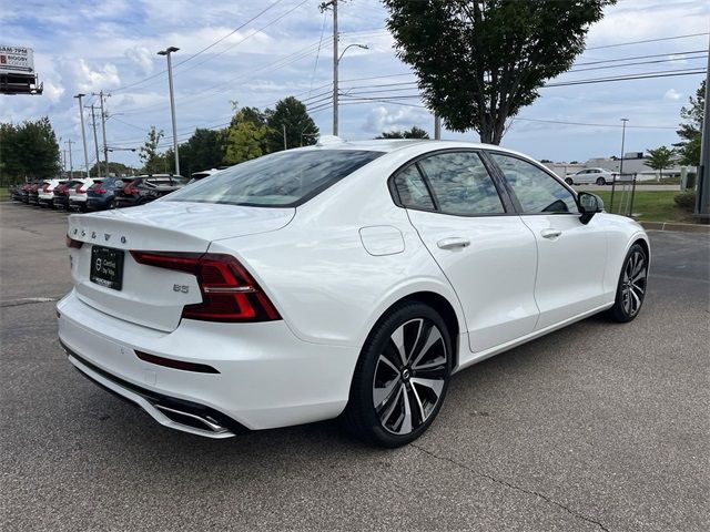 2022 Volvo S60 Momentum