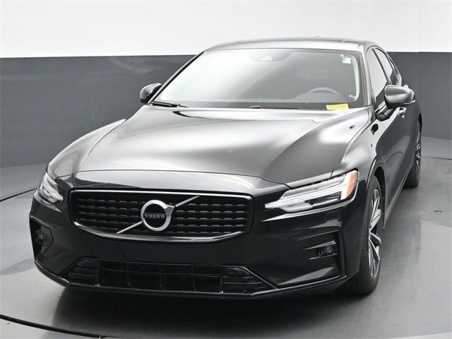 2022 Volvo S60 Momentum