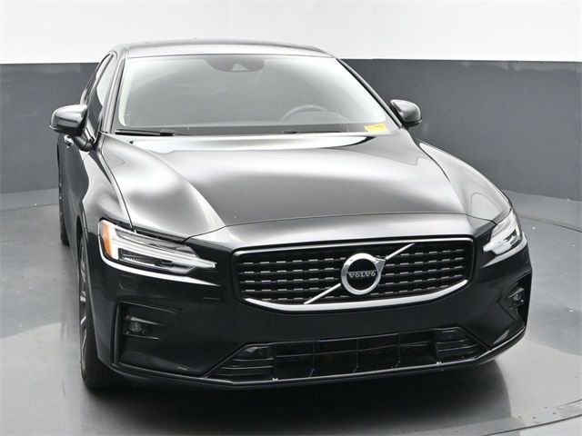 2022 Volvo S60 Momentum