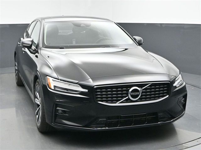 2022 Volvo S60 Momentum