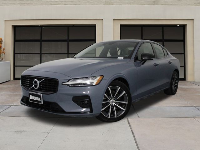 2022 Volvo S60 Momentum