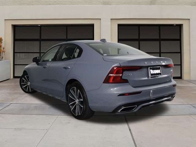 2022 Volvo S60 Momentum