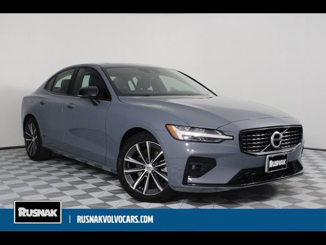 2022 Volvo S60 Momentum