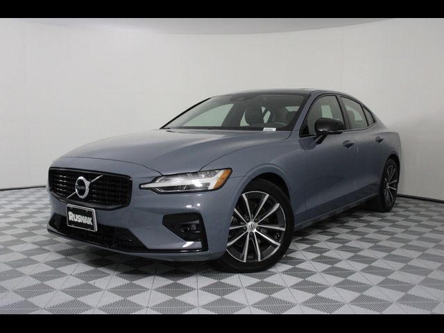 2022 Volvo S60 Momentum