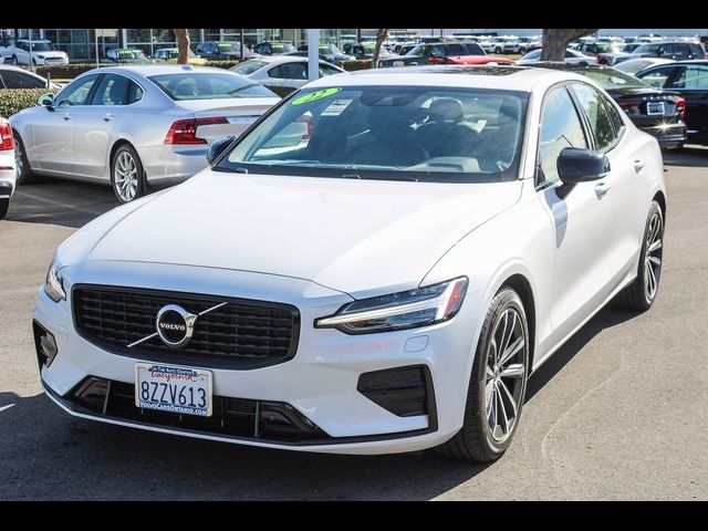 2022 Volvo S60 Momentum