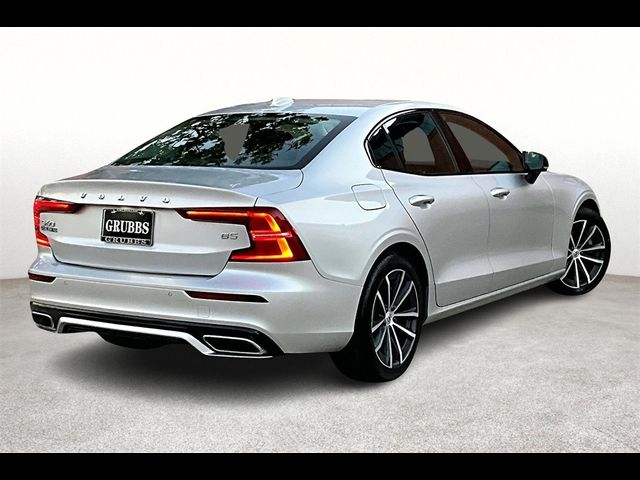 2022 Volvo S60 Momentum