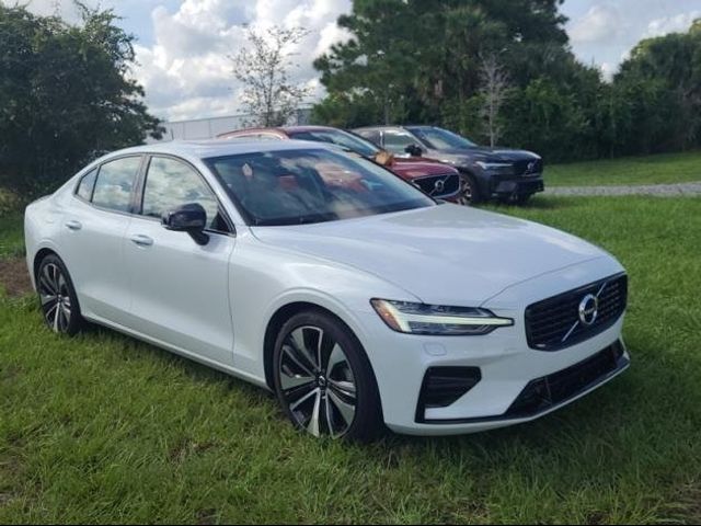 2022 Volvo S60 Momentum