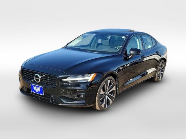 2022 Volvo S60 Momentum