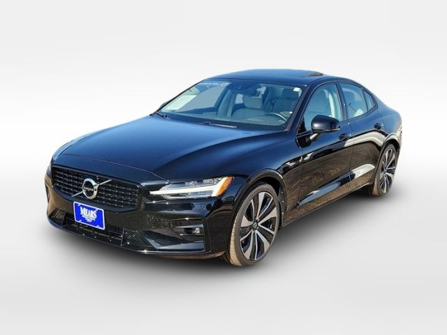 2022 Volvo S60 Momentum