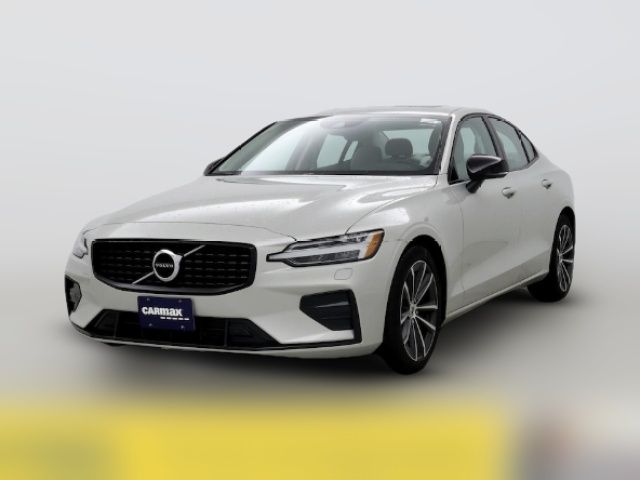 2022 Volvo S60 Momentum