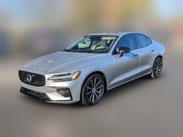 2022 Volvo S60 Momentum