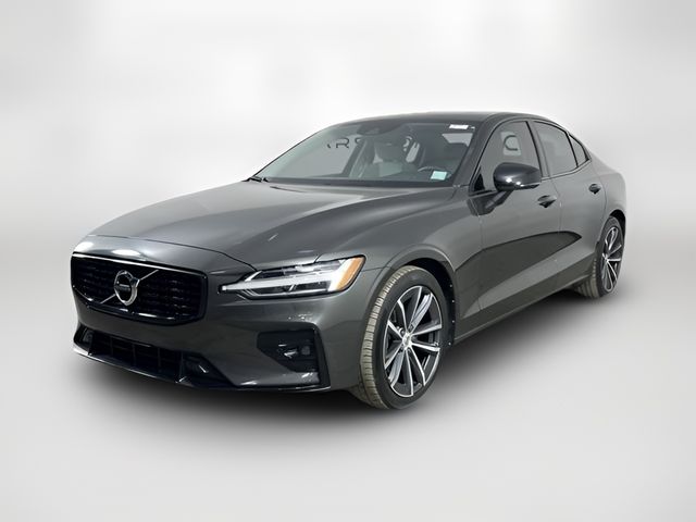 2022 Volvo S60 Momentum