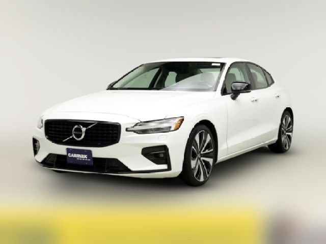 2022 Volvo S60 Momentum