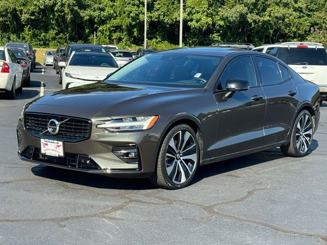 2022 Volvo S60 Momentum