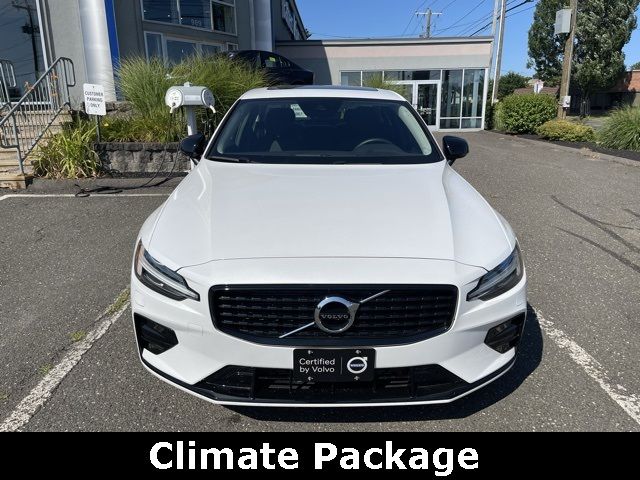 2022 Volvo S60 Momentum