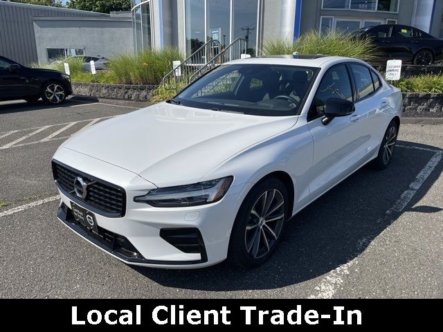 2022 Volvo S60 Momentum