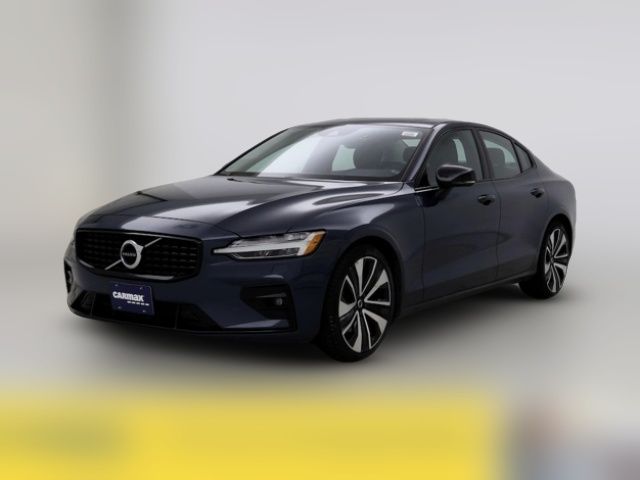 2022 Volvo S60 Momentum