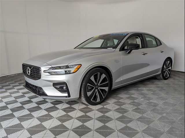 2022 Volvo S60 Momentum