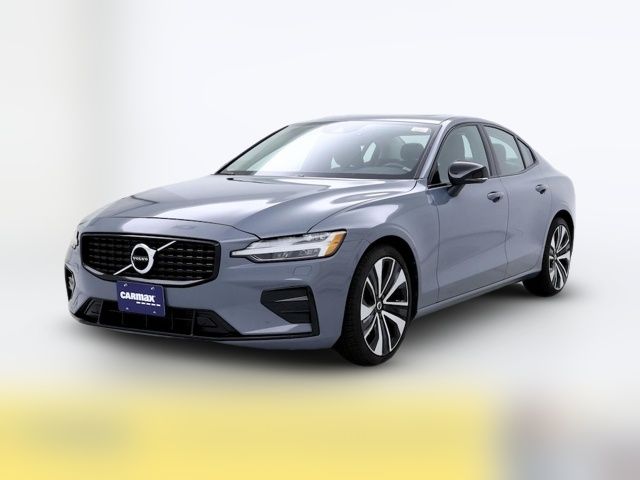 2022 Volvo S60 Momentum