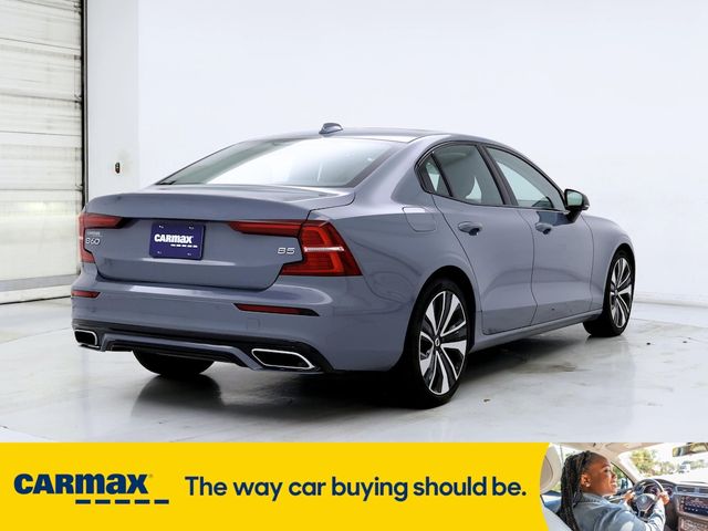 2022 Volvo S60 Momentum