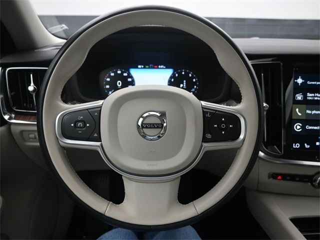 2022 Volvo S60 Momentum