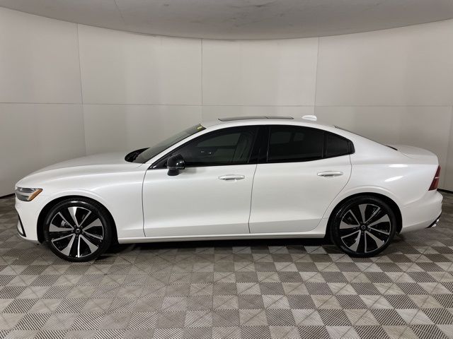 2022 Volvo S60 Momentum