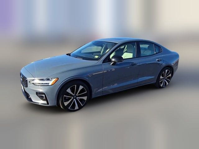 2022 Volvo S60 Momentum