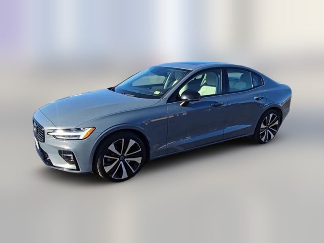 2022 Volvo S60 Momentum