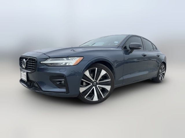 2022 Volvo S60 Momentum