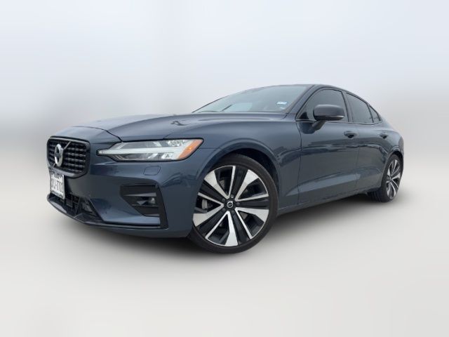 2022 Volvo S60 Momentum