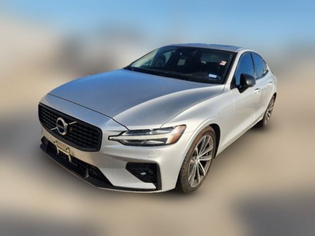 2022 Volvo S60 Momentum