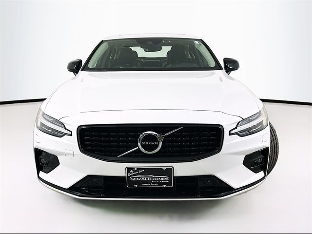 2022 Volvo S60 Momentum