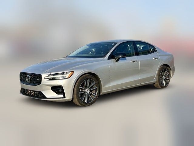 2022 Volvo S60 Momentum